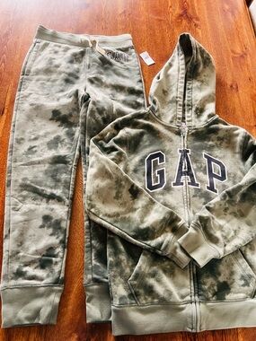 Gap Kids Size Large Tie-Dye Hoodie and Sweatpants Set